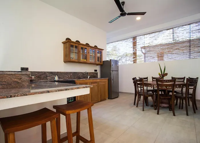 Barefoot Bungalow Hikka